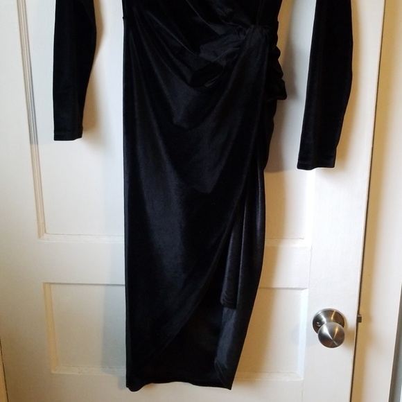 BLACK VELOUR DRESS - Picture 3 of 4